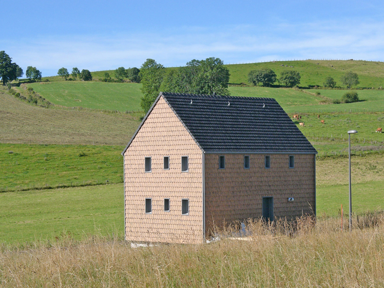 Projet G. &agrave; Besse et Saint Anastaise (63 610).
Maison &eacute;cologique tr&egrave;s basse consommation &eacute;nerg&eacute;tique en ossature bois.